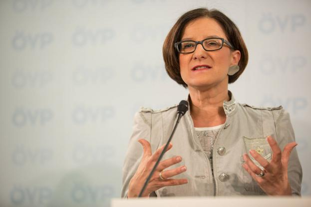 «Σταματήστε τους πρόσφυγες αλλιώς ξεχάστε την οικονομική βοήθεια», απειλεί τώρα Υπουργός της Αυστρίας - Media