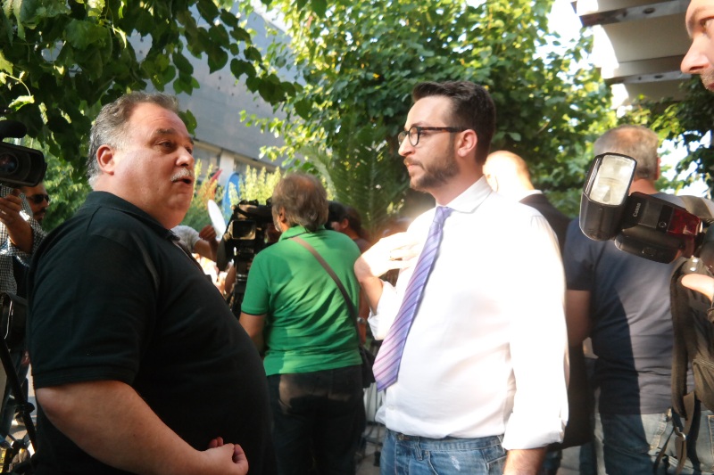 Φραστική επίθεση  Στάθη Λεουτσάκου σε δημοσιογράφους (Video) - Media