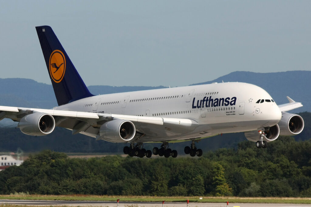 Παραλίγο τραγωδία: Αεροπλάνο της Lufthansa πέρασε «ξυστά» από drone κατά την προσγείωση - Media