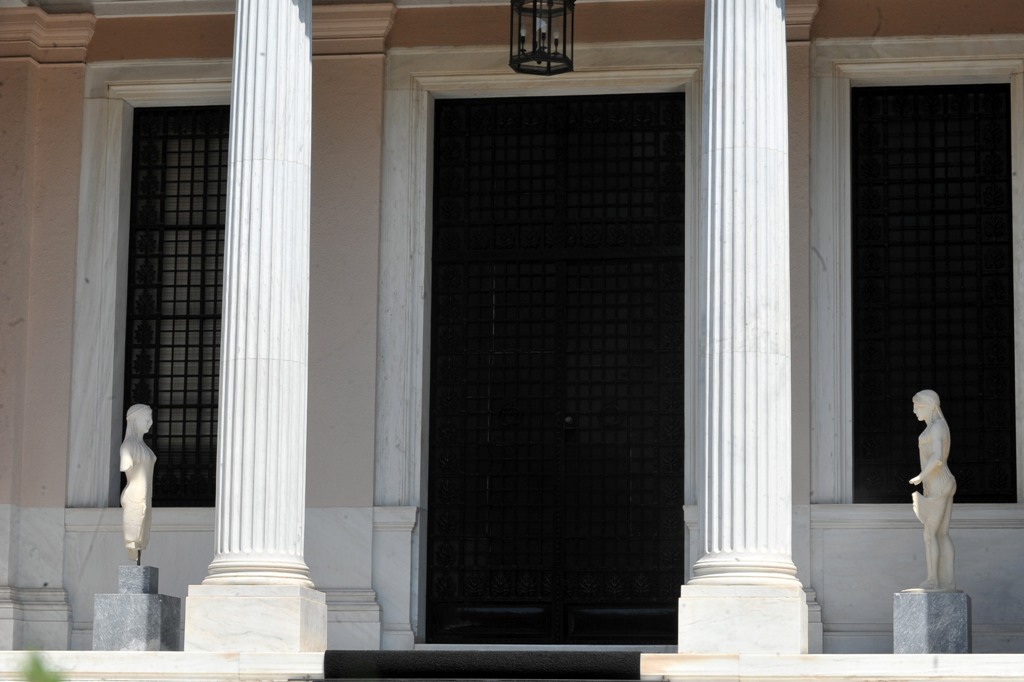 Έρχεται ανασχηματισμός πριν την ψηφοφορία στην Βουλή - Media