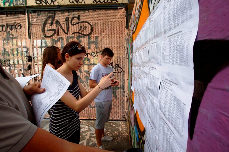 Σοκ στα Λύκεια όλης της χώρας: Πρακτικά...αναλφάβητοι οι μισοί μαθητές  - Media
