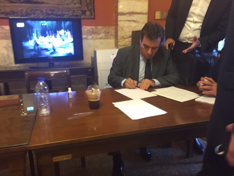 Βουλευτές της ΝΔ ζητούν να παραμείνει Πρόεδρος ο Μεϊμαράκης - Media