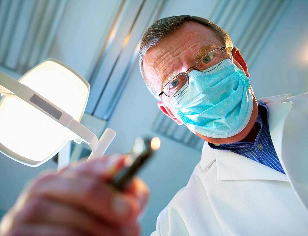 Οδοντίατρος αφαιρεί το το μακρύτερο δόντι που έχει βρεθεί ποτέ σε άνθρωπο! (Photo) - Media