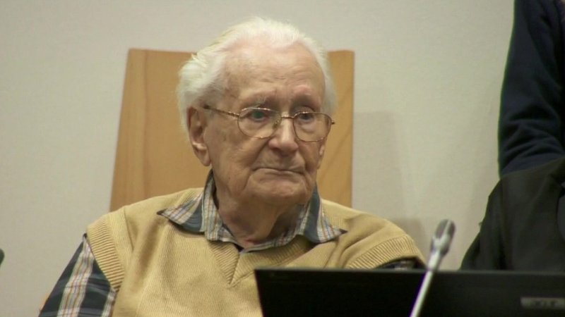 Ο λογιστής του Άουσβιτς καταδικάστηκε σήμερα σε φυλάκιση τεσσάρων ετών για «συνέργεια» για δολοφονία 300.000 Εβραίων - Media