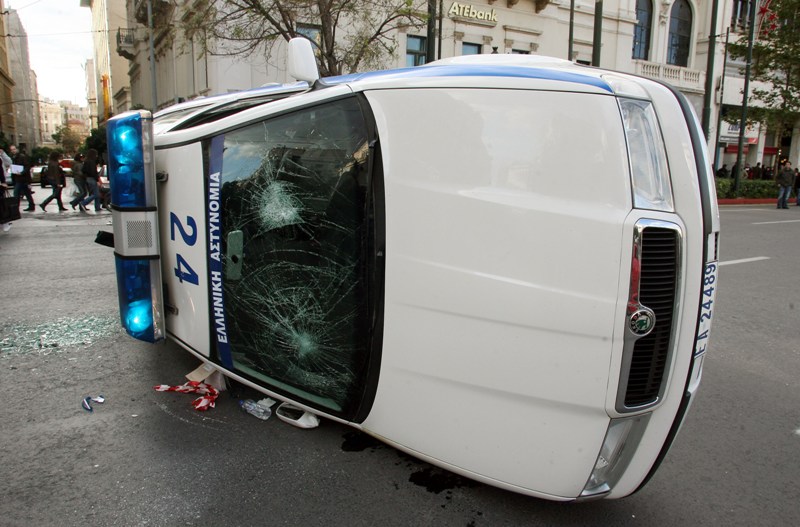 Νεκρός αστυνομικός σε τροχαίο – Ανατράπηκε το περιπολικό που οδηγούσε - Media