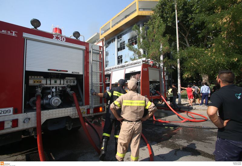 Φωτιά σε διαμέρισμα στο Παγκράτι - Απεγκλώβισαν ηλικιωμένη - Media