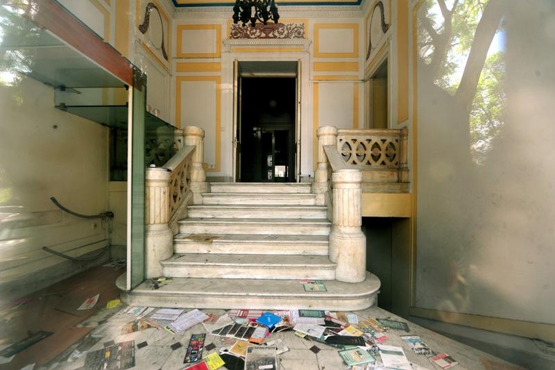 Η ΝΔ επιστρέφει σε μια «βομβαρδισμένη» Ρηγίλλης - Δείτε πώς είναι τα παλιά γραφεία του κόμματος (Photos) - Media