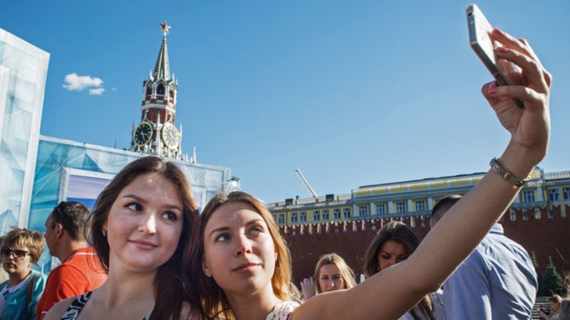 Κανόνες για το πώς να τραβάς μια selfie από το υπουργείο Εσωτερικών της Ρωσίας (Photo) - Media