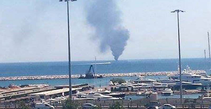 Βυθίστηκε θαλαμηγός στη Ζέα μετά από πυρκαγιά - Media