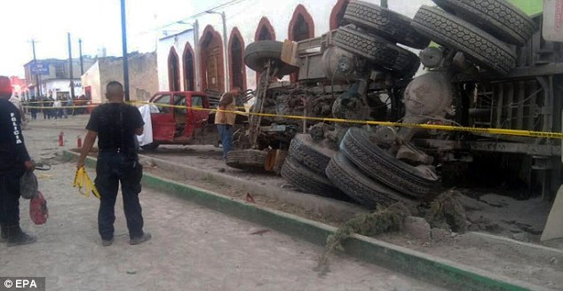 Μεξικό: Φορτηγό «θέρισε» προσκυνητές – Τουλάχιστον 16 νεκροί και 30 τραυματίες (Photos) - Media