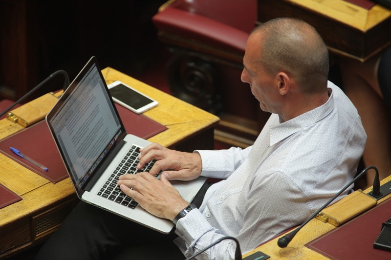 Η επανάσταση, αντί του Λένιν περιελάμβανε Βαρουφάκη! - Media