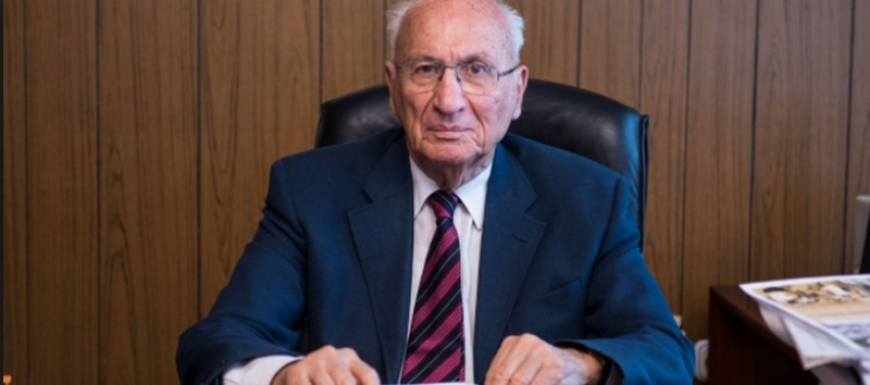 Τι είπε ο πατέρας του Γιάνη Βαρουφάκη για την παραίτηση του γιου του  (Video) - Media