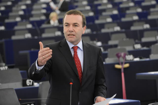«Νεύρα» στο ΕΛΚ εν όψει εκλογών στην Ευρώπη: «Κόψτε τη χρηματοδότηση των ευρωφοβικών κομμάτων» - Media