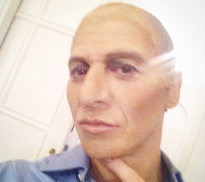 Ζαχαράτος: Ο άνθρωπος με τα χίλια πρόσωπα- πρώτα έγινε Ζωή, τώρα Γιάνης με ένα νι  (Photo) - Media