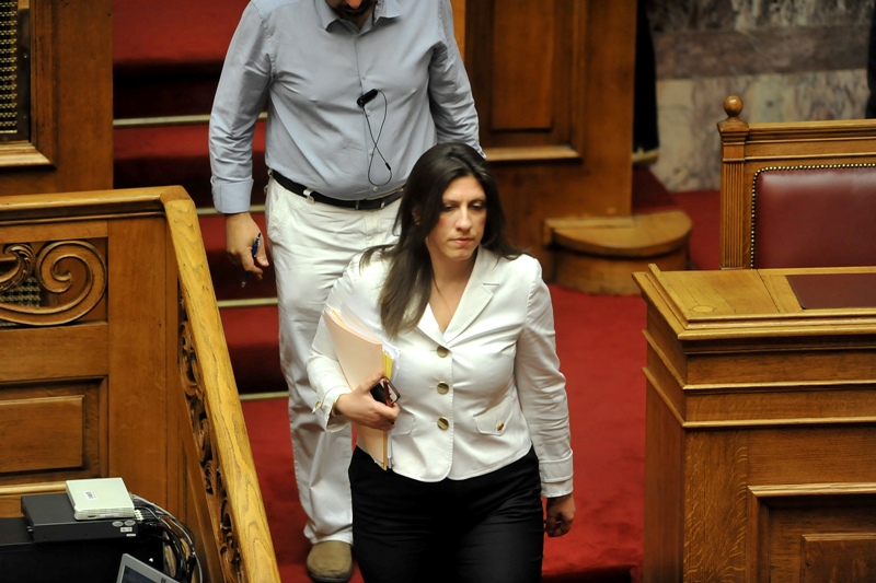 «Παρούσα» από την Ζωή Κωνσταντοπούλου, με ύμνους για Τσίπρα - Media