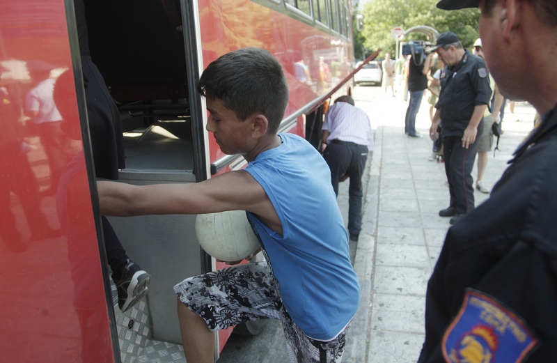 Ολοκληρώθηκε η μετεγκατάσταση των προσφύγων από το Πεδίον του Άρεως στον Ελαιώνα - Media