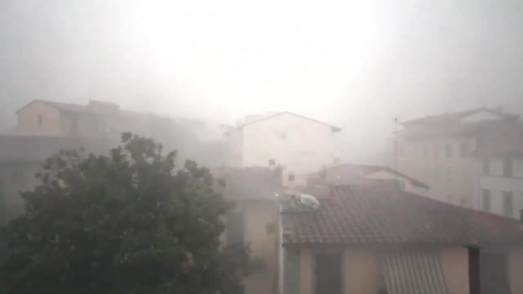 Έντεκα τραυματίες από την ισχυρή βροχόπτωση στη Φλωρεντία  - Media