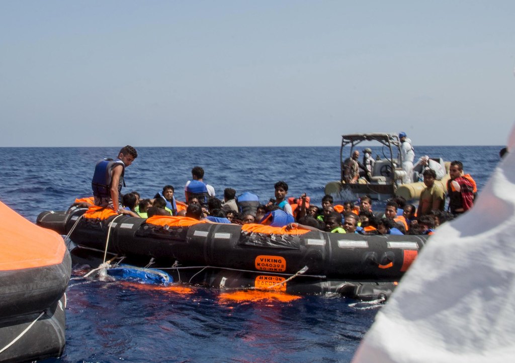 Νέα επιχείρηση διάσωσης 381 μεταναστών βόρεια της Λιβύης (Photos) - Media