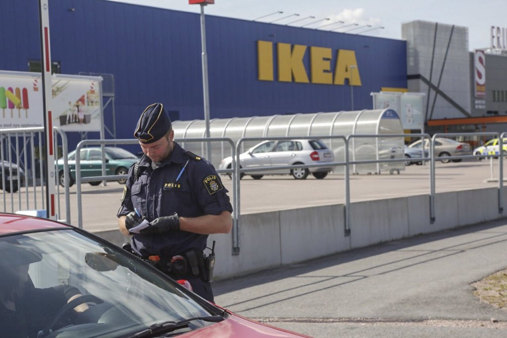 Σουηδία: Δύο νεκροί και ένας τραυματίας από επίθεση με μαχαίρι σε ΙΚΕΑ (Photos) - Media