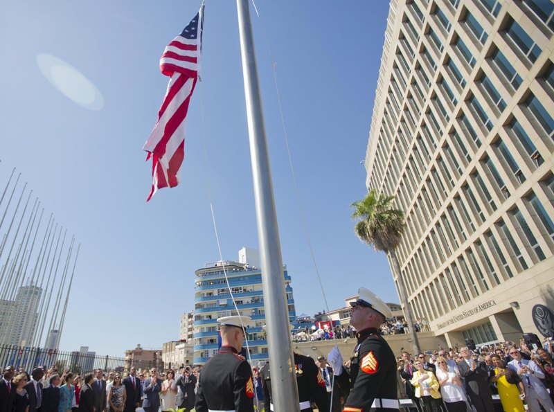 Κυματίζει και πάλι η αμερικανική σημαία στην πρεσβεία των ΗΠΑ στην Αβάνα - Media