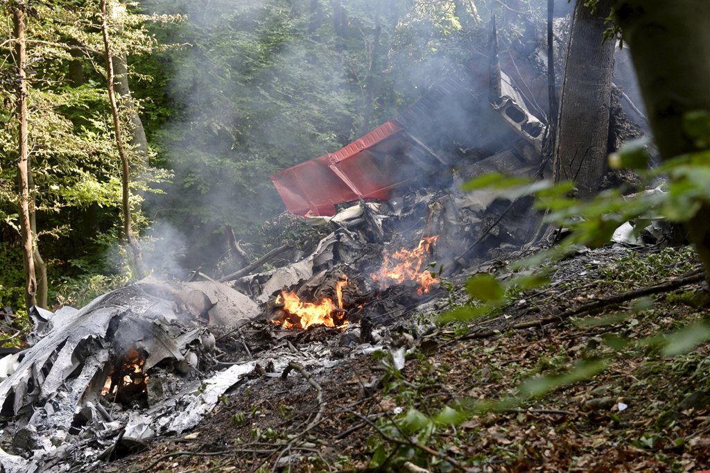 Επτά νεκροί από σύγκρουση αεροσκαφών που μετέφεραν αλεξιπτωτιστές στη Σλοβακία (Photos) - Media