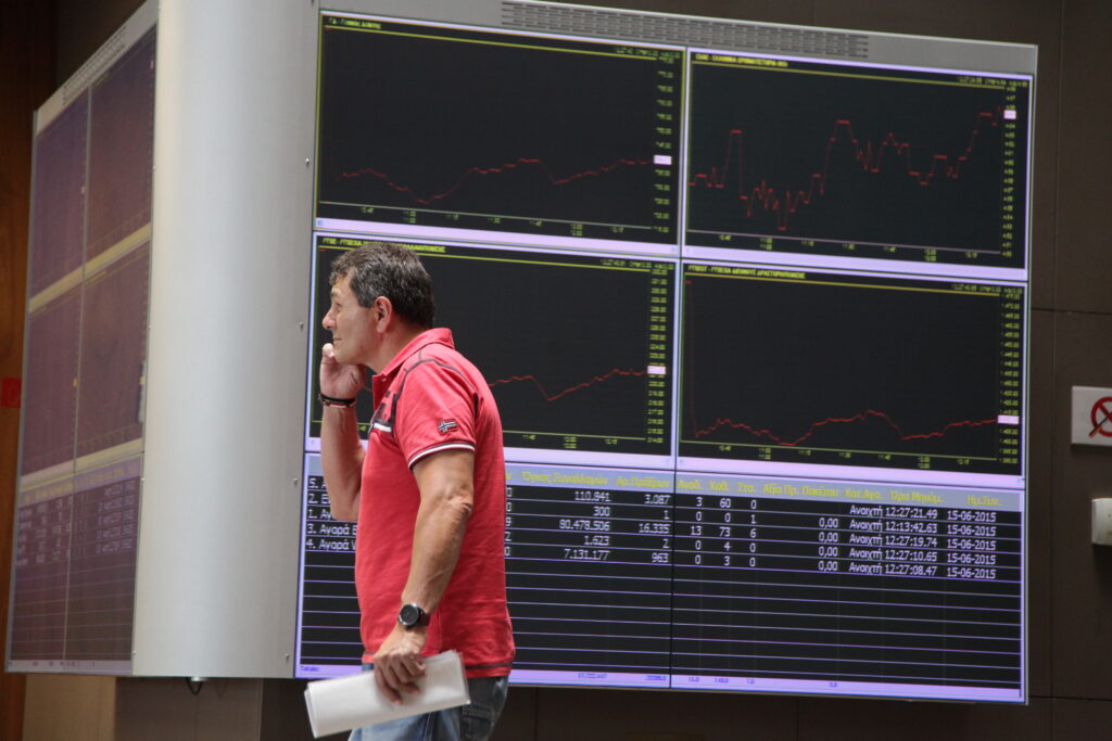 Το σφυροκόπημα στις τράπεζες παρέσυρε σε νέα βάθη το Χρηματιστήριο - Media