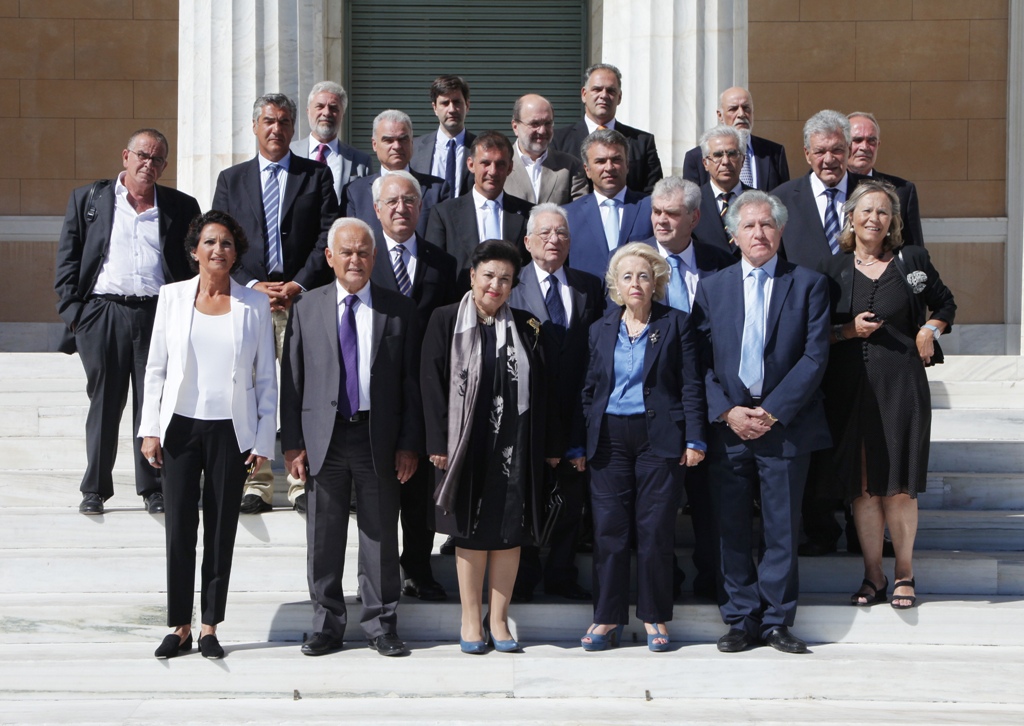 Καρέ-καρέ η συνεδρίαση του υπουργικού συμβουλίου: Τα χαμόγελα και η αναμνηστική φωτογραφία (Photos) - Media