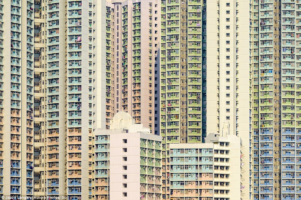Τα κλειστοφοβικά κτήρια –πίνακες ζωγραφικής του Hong Kong (Photos) - Media Gallery 5