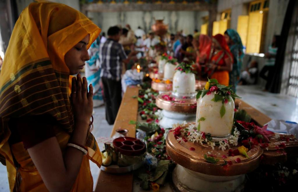Ινδία: 11 προσκυνητές ποδοπατήθηκαν μέχρι θανάτου σε θρησκευτική γιορτή (Σκληρές Photos) - Media
