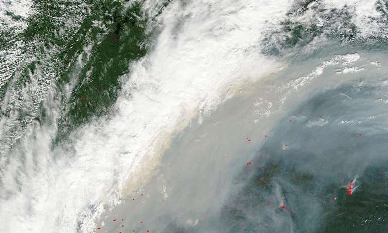 Τεράστιες δασικές πυρκαγιές μαίνονται στη Ρωσία - Media