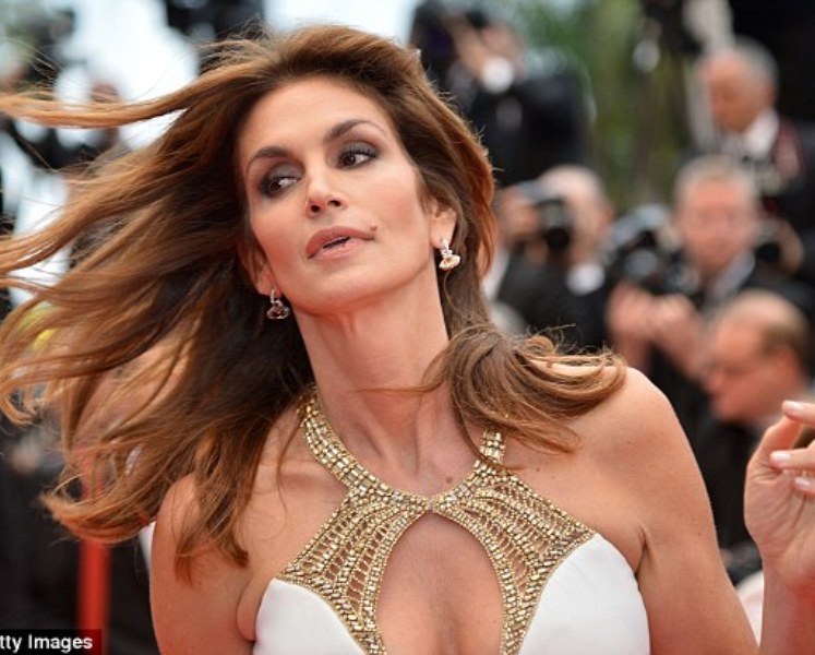 Δείτε το σπίτι που πούλησε η Σίντι Κρόφορντ στο Μαλιμπού (Photos) - Media