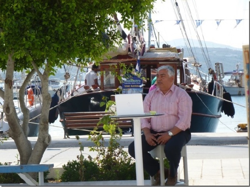 Σοκάρει ο δήμαρχος Μήλου: «Τους έχουν μαντρωμένους» τους «λαθρομετανάστες» (Audio) - Media