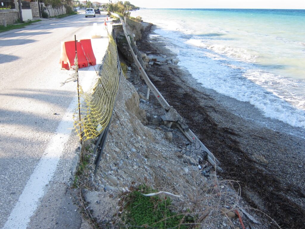 Εργασίες αποκατάστασης της παλιάς Εθνικής Οδού Κορίνθου - Πάτρας - Media