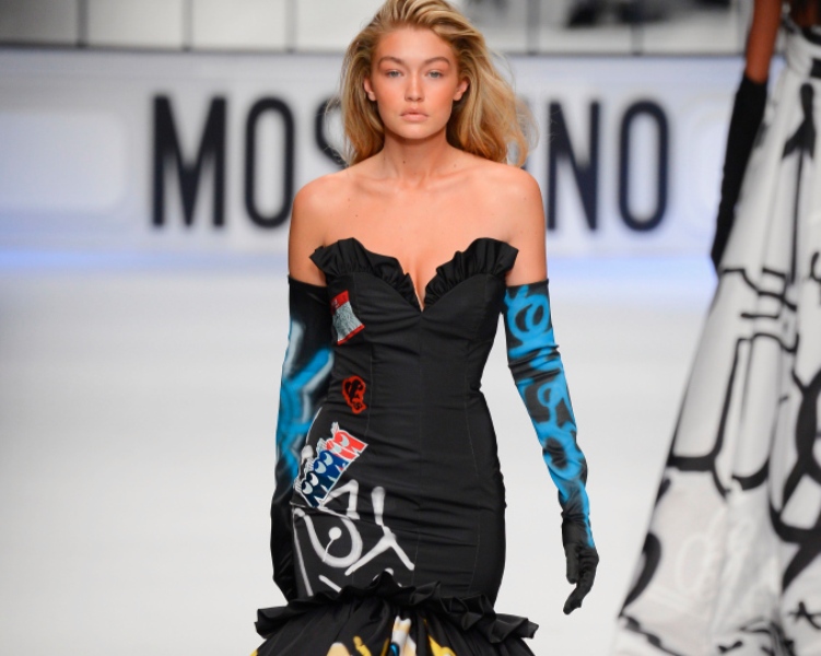 Ένας «γκραφιτάς» μήνυσε τον οίκο Moschino (Photos) - Media