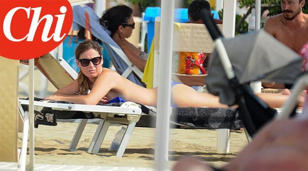 Τόπλες σε παραλία της Τοσκάνης καλλονή Ιταλίδα υπουργός (Photos) - Media