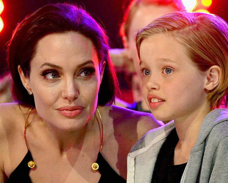 Η κόρη της Αντζελίνα Τζολί θεωρεί τον εαυτό της αγόρι (Photos) - Media