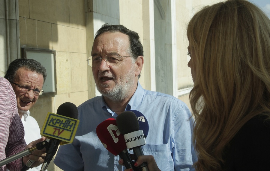 Λαφαζάνης: Οι μνημονιακές δυνάμεις έχουν κάνει κουρελόχαρτο το Σύνταγμα (Video) - Media