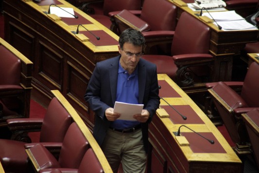 Λαπαβίτσας: Έκτρωμα η νέα συμφωνία - Media
