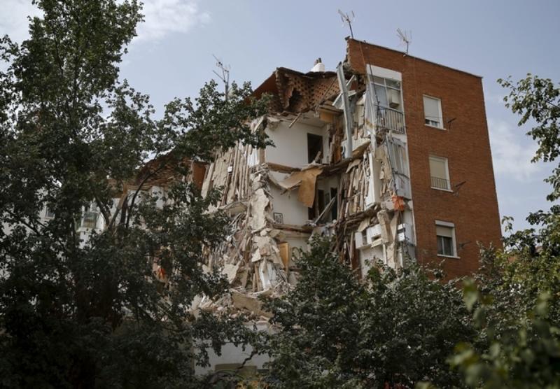 Κατέρρευσε πολυκατοικία σε λαϊκή γειτονιά της Μαδρίτης (Photos) - Media