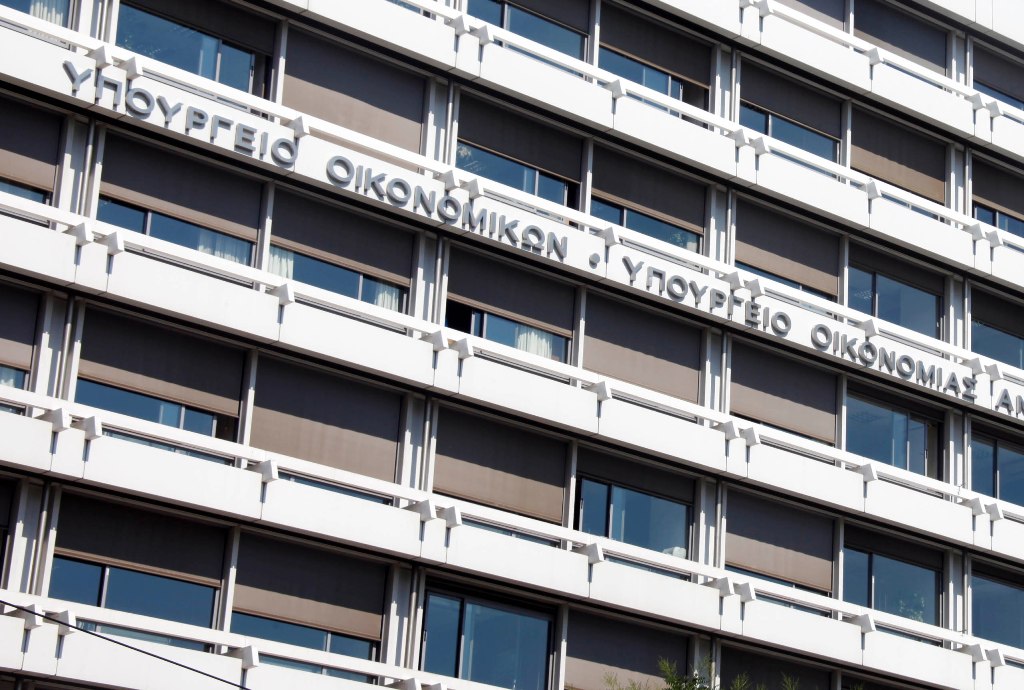 Το ΠΑΜΕ «κατέλαβε» το ΥΠΟΙΚ - Media