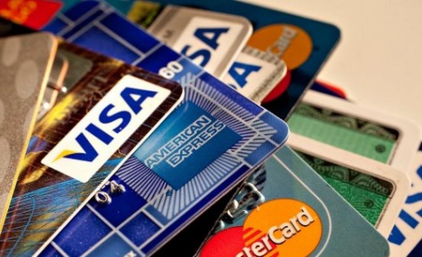 Απαγόρευση επιπλέον χρεώσεων για συναλλαγές με κάρτες - Media