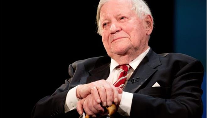 Εξιτήριο πήρε από το νοσοκομείο ο πρώην καγκελάριος Χέλμουτ Σμιτ - Media