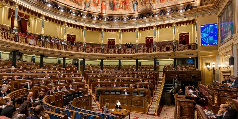 Πέντε κοινοβούλια ψηφίζουν για την έγκριση της νέας βοήθειας προς την Ελλάδα - Media