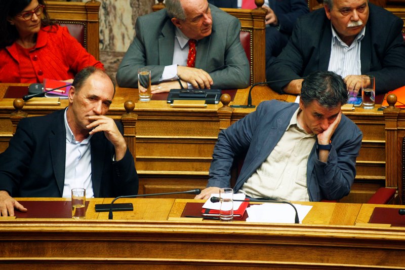 Συμφωνία μέχρι την Τρίτη-Σε δύο άρθρα το νομοσχέδιο στην Βουλή - Media