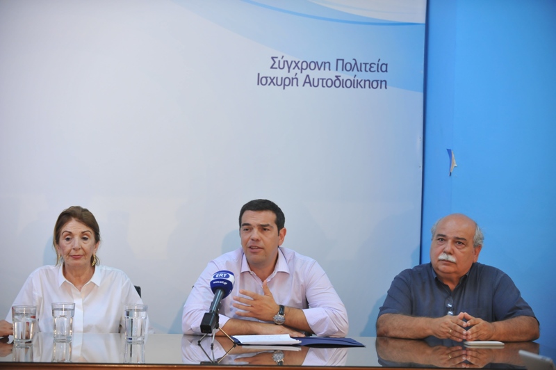 Η selfie με τις οικογένειες των προσφύγων - Media