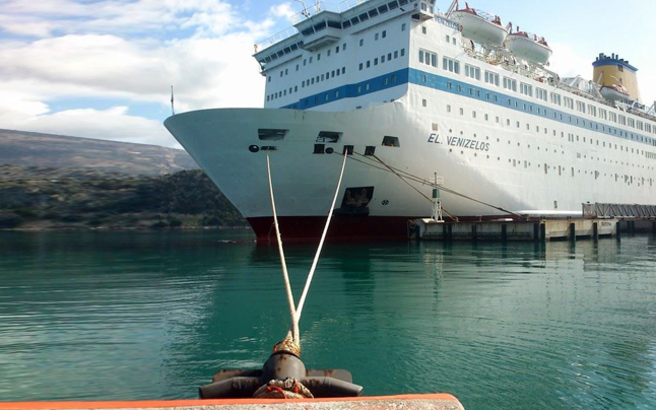 Τα μεσάνυχτα η επιβίβαση των προσφύγων από τη Συρία στο πλοίο «Ελευθέριος Βενιζέλος» - Media