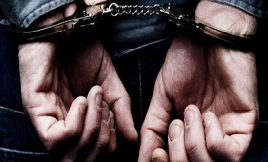 Συνελήφθησαν τέσσερα άτομα στο Λουτράκι για ναρκωτικά, όπλα και βεγγαλικά - Media