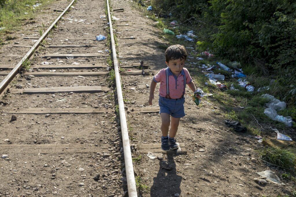 Την άμεση κατανομή 120.000 προσφύγων από Ελλάδα, Ιταλία και Ουγγαρία στις χώρες της ΕΕ ζητά η Κομισιόν - Media