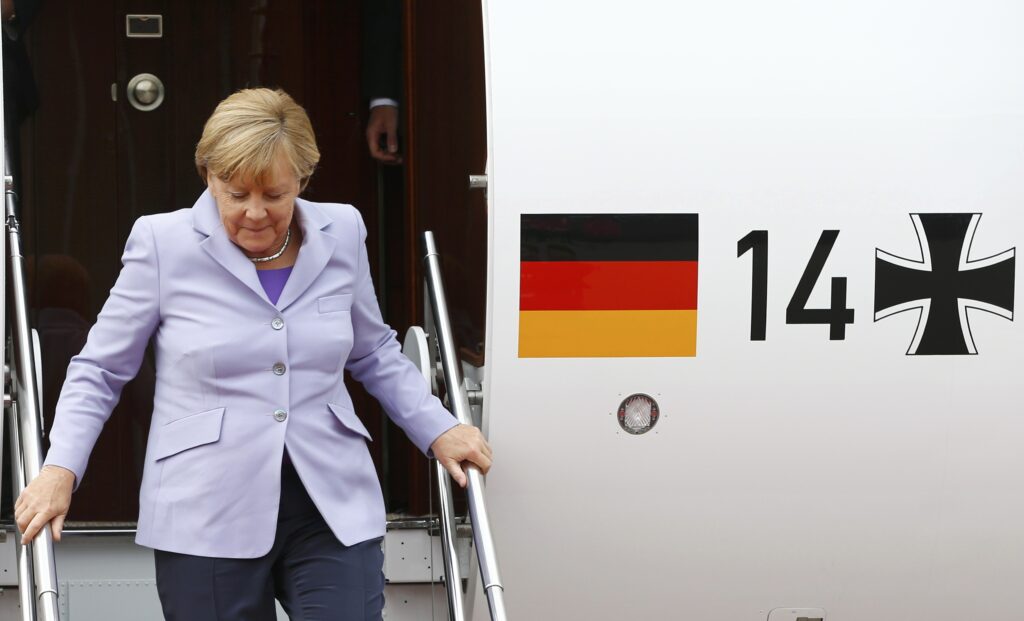 Welt: Η Κομισιόν θα ζητήσει από τη Γερμανία να δεχθεί επιπλέον 30.000 πρόσφυγες - Media