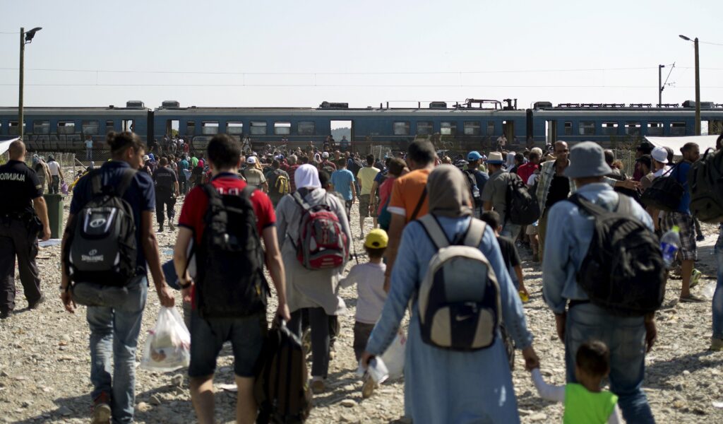 Έως και 10.000 πρόσφυγες αναμένεται να φτάσουν σήμερα στη Γερμανία - Media
